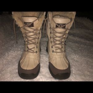 UGG Women's Adirondack II Boot, Size: 6 M, Beige